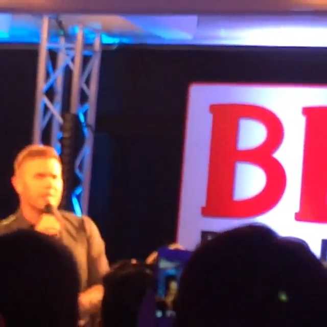[Video] Impression from the Gary Barlow radio unplugged gig at BB Radio in Potsdam. 7 songs total. Accompanied by Milton and Mike. Two new songs, rest classics. Loved it :)