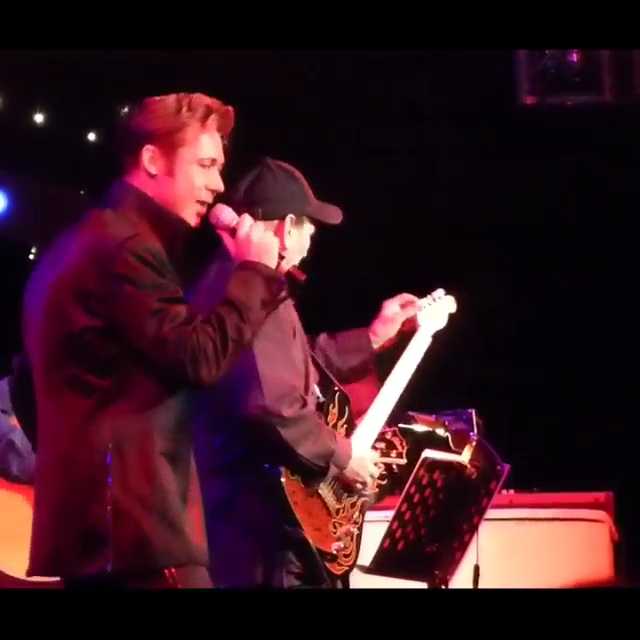 [Video] James Burton on guitar: Elvis’ Guitar Man in Berlin.