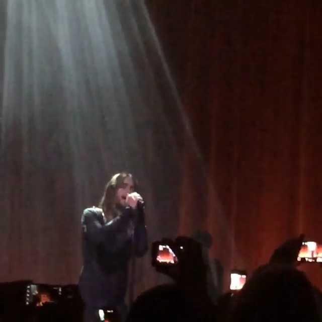 [Video] 30 Seconds to Mars free Apple store gig #berlin