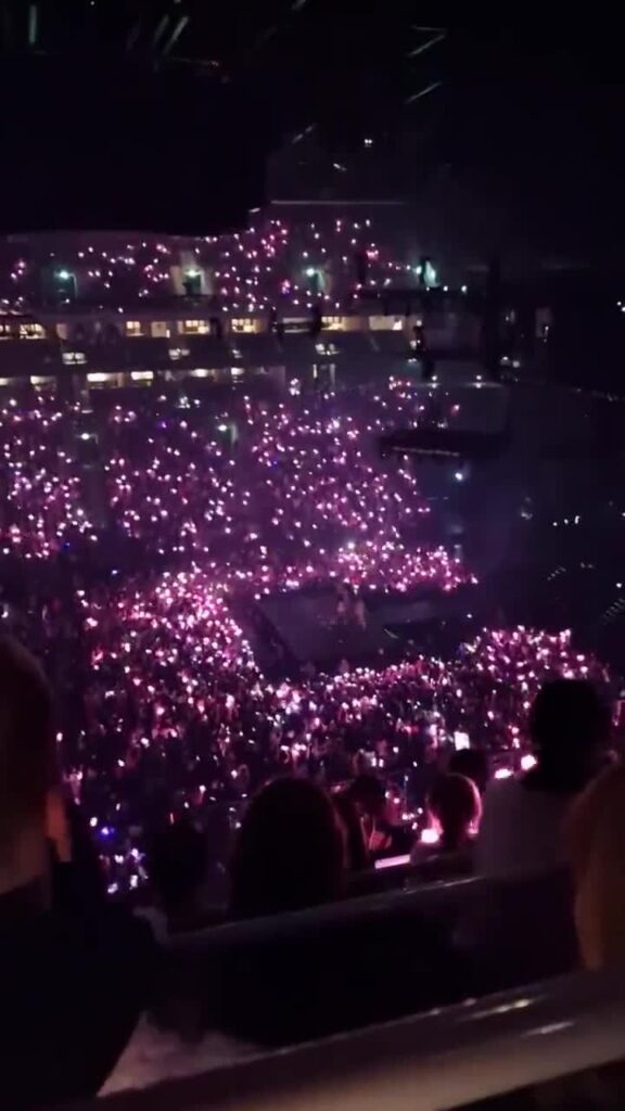 [Video] #BLACKPINK in your area 🎶