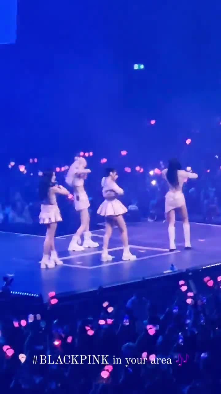 [Video] #BLACKPINK in your area 🎶
