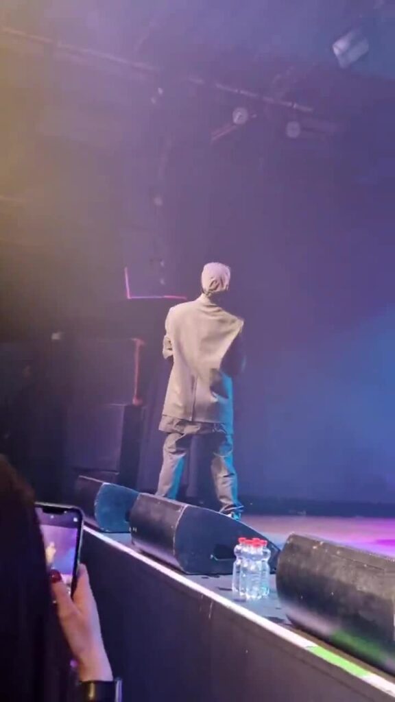 [Video] Beware #EpikHigh concerts are always wet 😂 #Munich