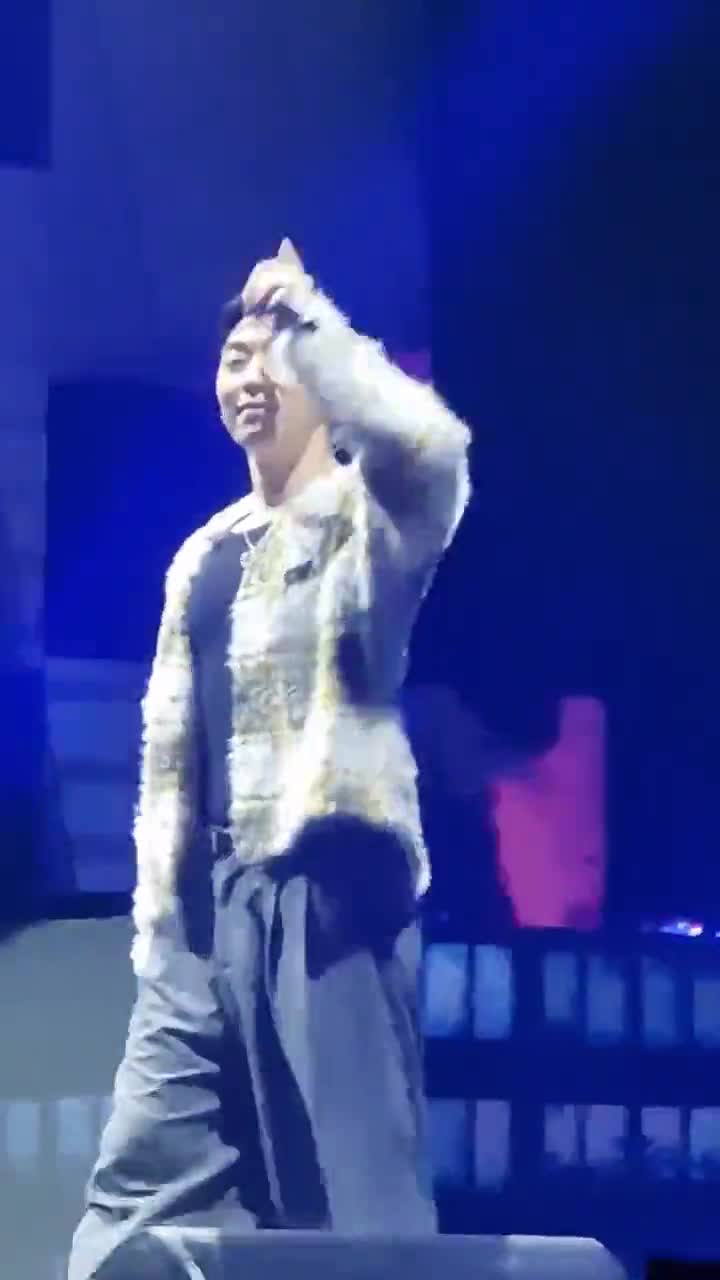 [Video] #followthemovement #Berlin #AOMGBerlin Gray 🕺 @callmegray @ Verti Music Hall