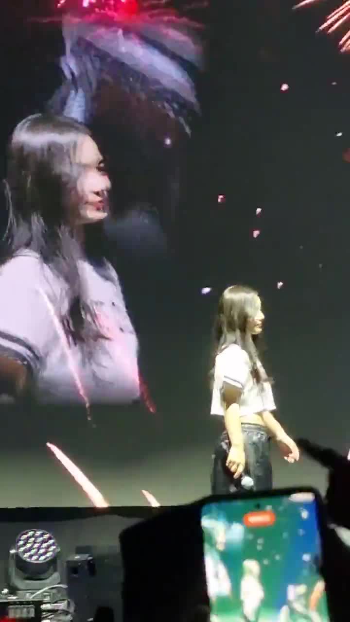 [Video] Finale with everyone on stage 👐
#followthemovement #Berlin #AOMGBerlin
@leehi_hi @satgotloco @callmegray @longlivesmdc @coogie @yugyeom