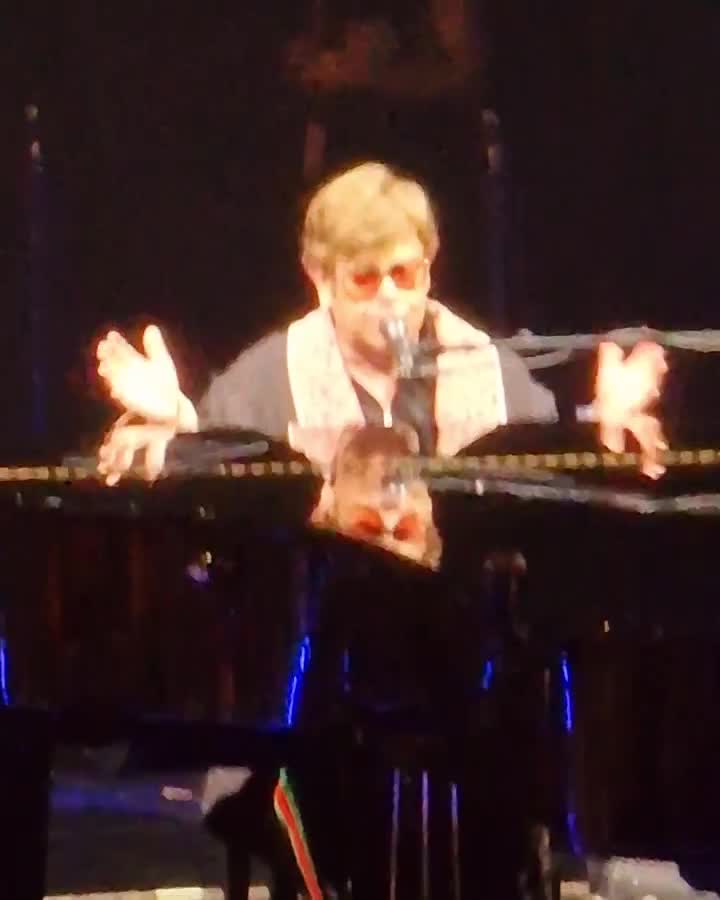 [Video] Farewell 👋

#EltonJohn one last time. Legend. Music History. I remember my first Elton concert when approx. 14: me and my friend sneaked past all the adults towards the front at Waldbühne singing and dancing along while all others stood still. Elton saw us and noticing our age too he especially came over to thank us 🙏. (see comment for rest of the story)

#EltonFarewellTour #FarewellYellowBrickRoad