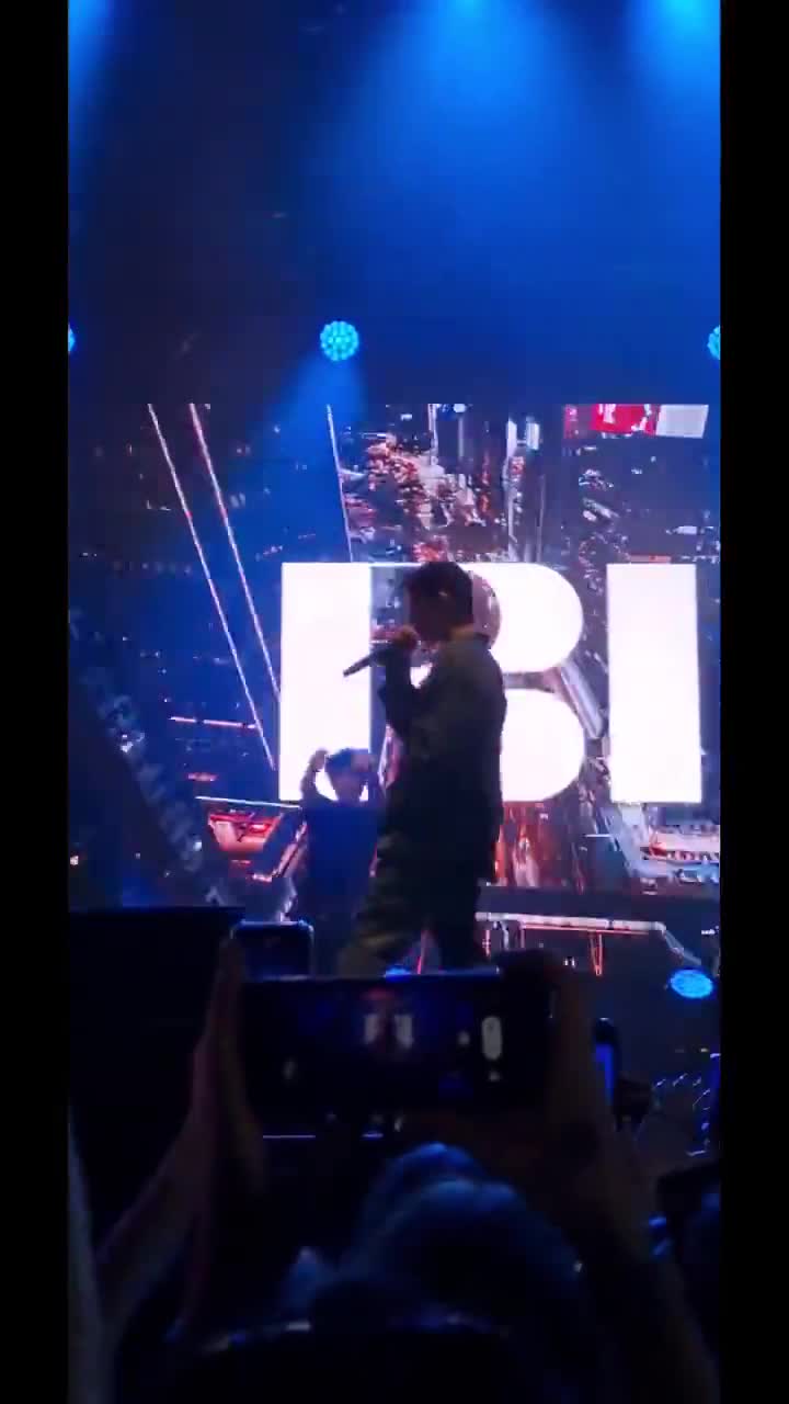 [Video] B.I at #Lollapalooza #Berlin
@shxxbi131 🎶