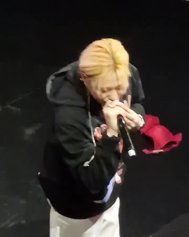 [Video] @badboyloo in #Berlin the other day. Last day of the tour so we had 5 extra encores just for the fun of it 🙏 #BLOO
