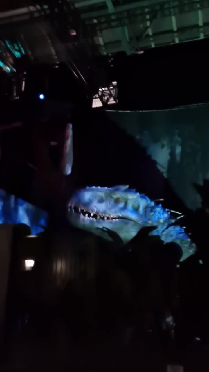 [Video] Jurassic World in Berlin 💪

#JurassicWorld #JurassicWorldBerlin