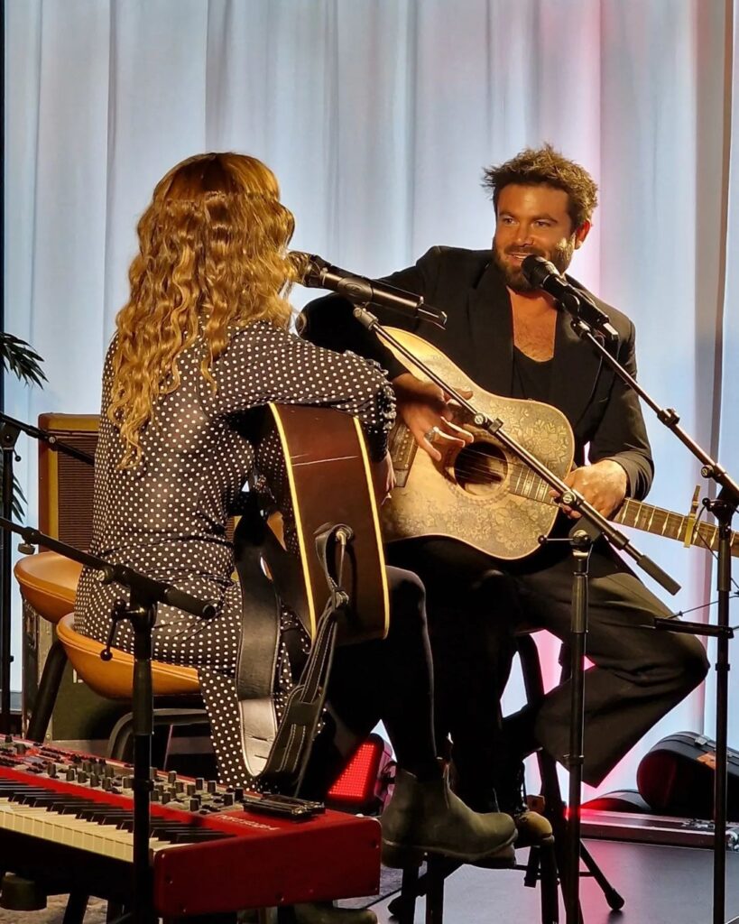 [Video] Angus and Julia Stone performance at Universal Music Germany last week. It was so beautiful 🎶 💜 #angusandjuliastone