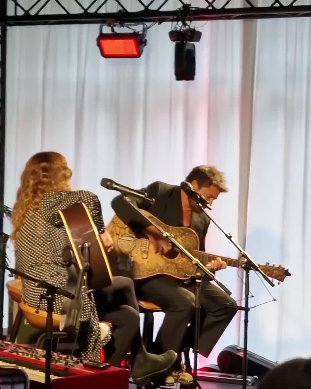 [Video] Angus and Julia Stone performance at Universal Music Germany last week. It was so beautiful 🎶 💜 #angusandjuliastone