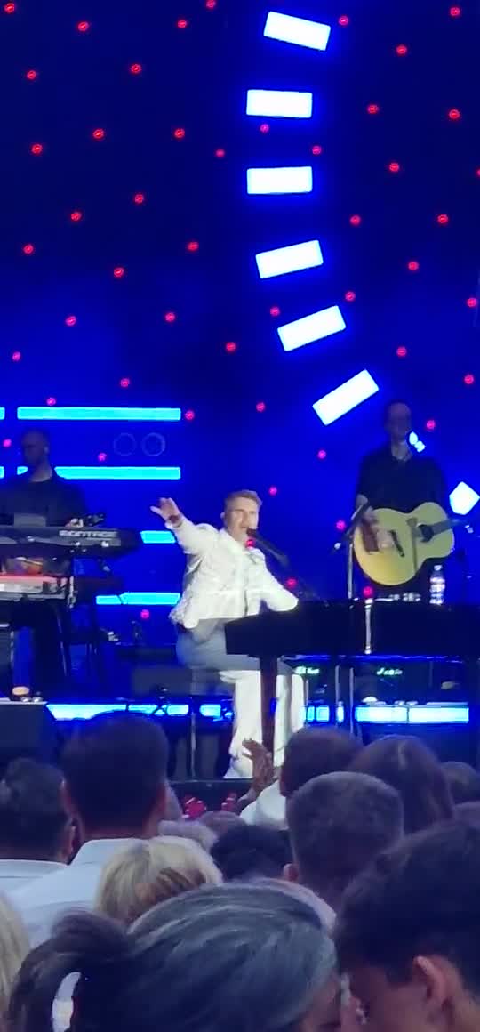 [Video] Still one of my favourite all time songs #BackForGood #TakeThat in #Berlin #SpandauZitadelle