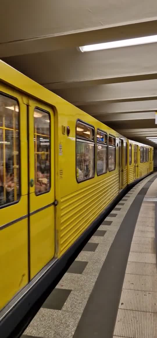 [Video] #Berlin U-Bahn #underground #subway #citylife
