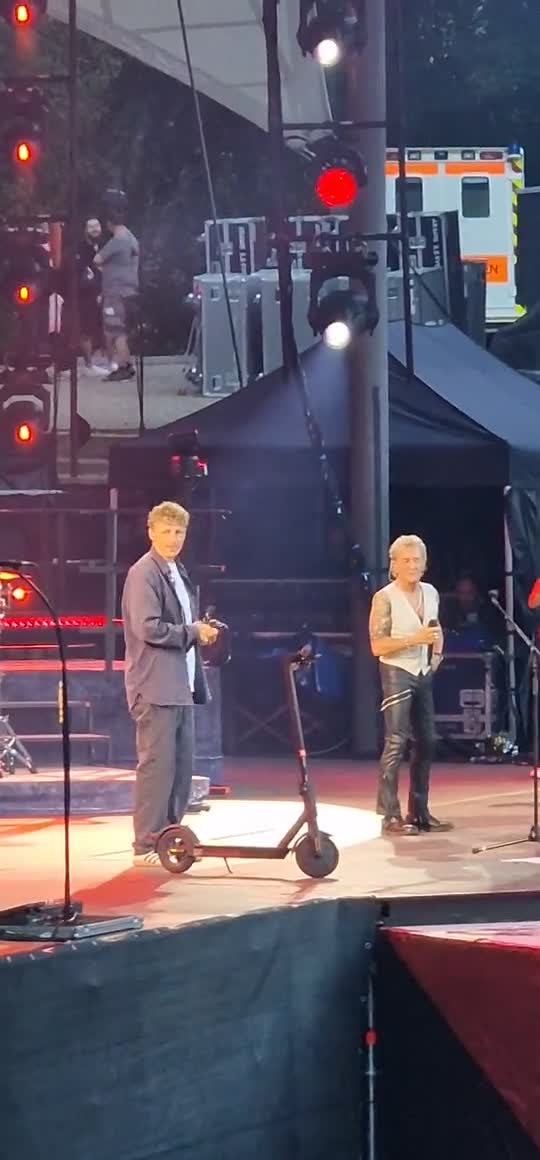 [Video] With special guest Tim Bendzko – Peter Maffay extra show in #Berlin #FarewellTour at #Waldbühne