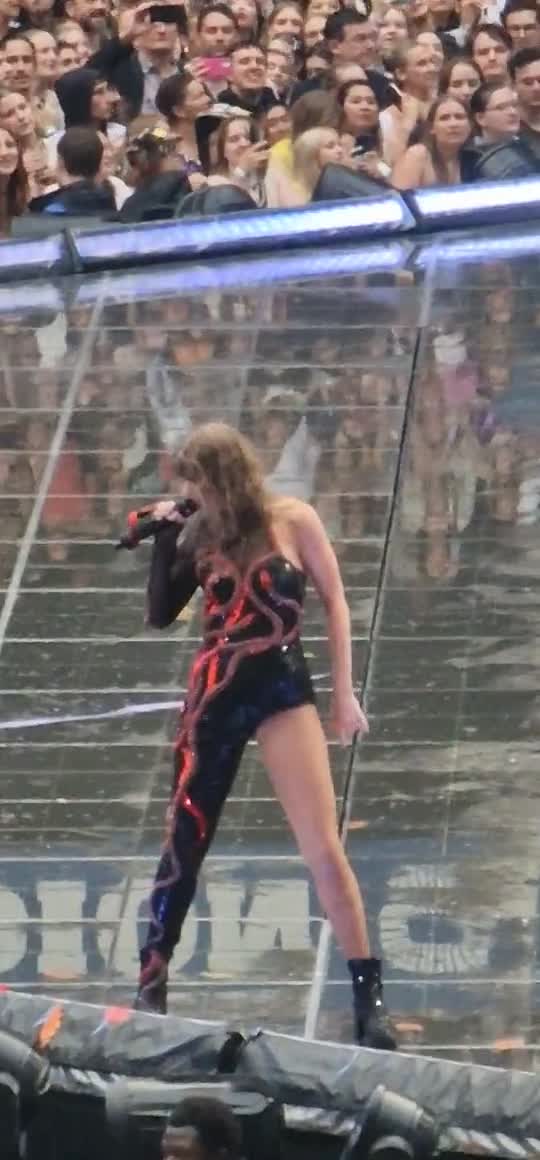[Video] #TaylorSwift in #Hamburg