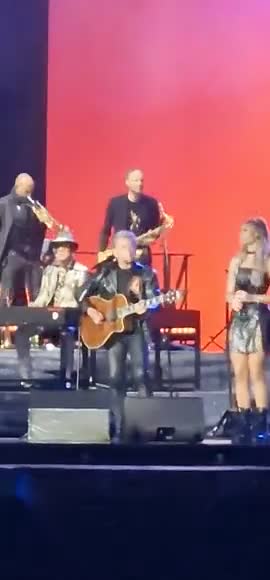 [Video] Sonne in der Nacht 🎶

German Rock’n’Roll legend #PeterMaffay #Abschiedstour in #Berlin