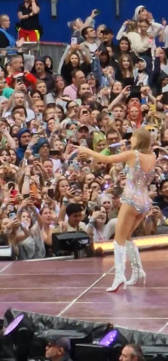 [Video] #TaylorSwift in #Hamburg