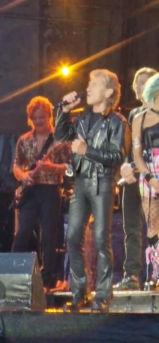 [Video] Classic: Über 7 Brücken 🎶

German Rock’n’Roll legend #PeterMaffay #Abschiedstour in #Berlin