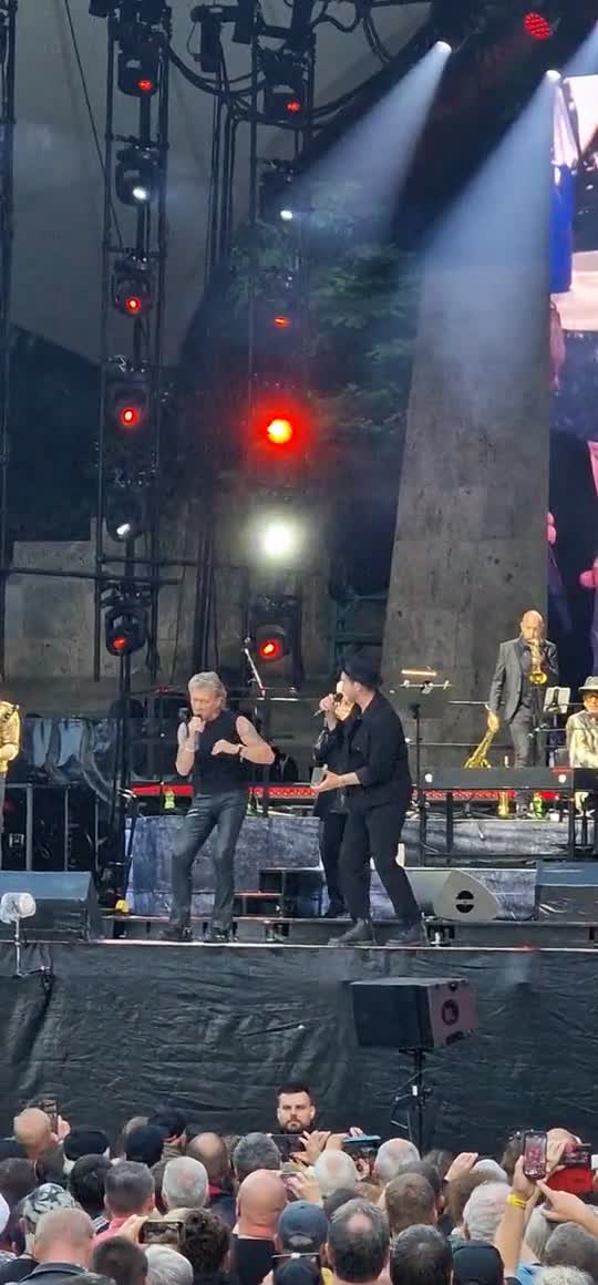 [Video] Peter Maffay and special guest Johannes Oerding

German Rock’n’Roll legend #PeterMaffay #Abschiedstour in #Berlin