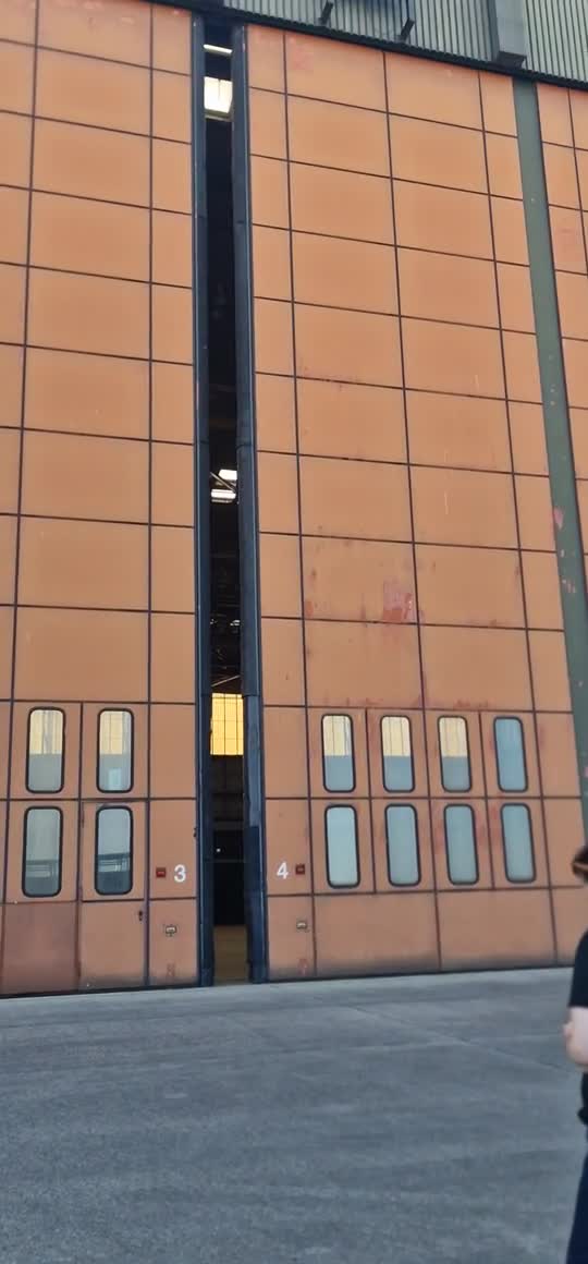 [Video] Mega cool tour of the old Tegel Airport #TXL as part of the “Tag des Denkmals” where protected buildings otherwise not open to the public can be visited. #Berlin

This is the old hangar that could house up to 4 of the big planes.