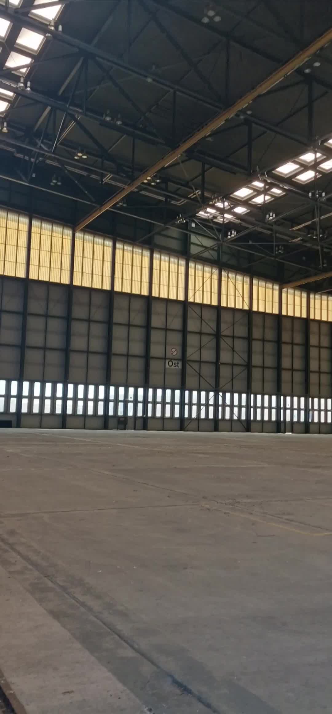 [Video] Mega cool tour of the old Tegel Airport #TXL as part of the “Tag des Denkmals” where protected buildings otherwise not open to the public can be visited. #Berlin

This is the old hangar that could house up to 4 of the big planes.