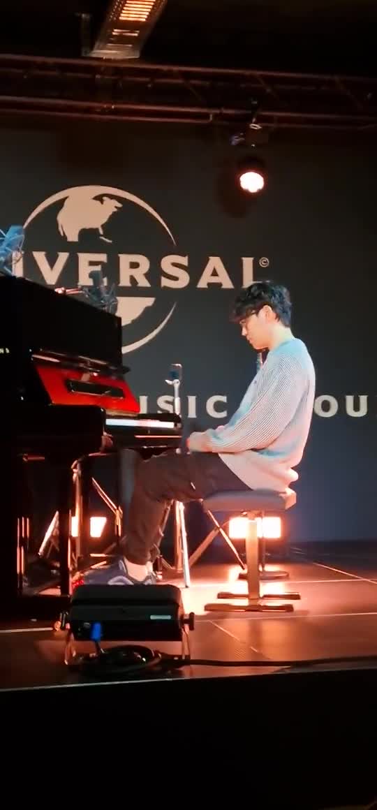 [Video] #TonyAnn from the new album 360° – just love Tony Ann’s music 🎶 — Universal Music Showcase in Berlin