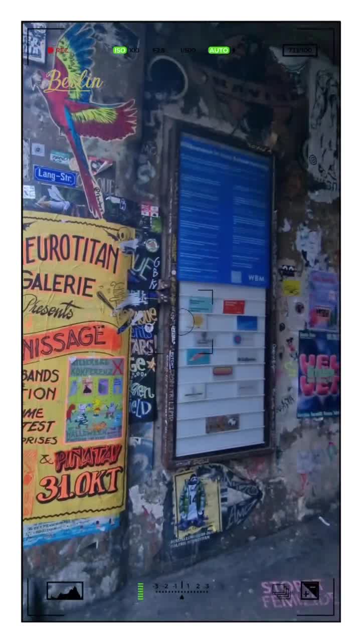 [Video] One of those funky and yet typical #Berlin style courtyards – it’s near #HackescheHöfe if you would like to visit. it houses two museums, a cafe and a cinema.#Berlin #Germany #photography #BerlinPhotography #photooftheday #city #travel #urbanlife