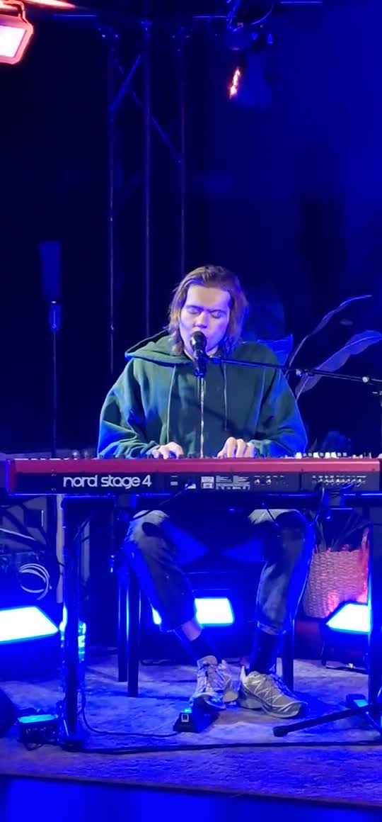 [Video] #Livingston in Berlin at Universal Music. what a voice 🎶
