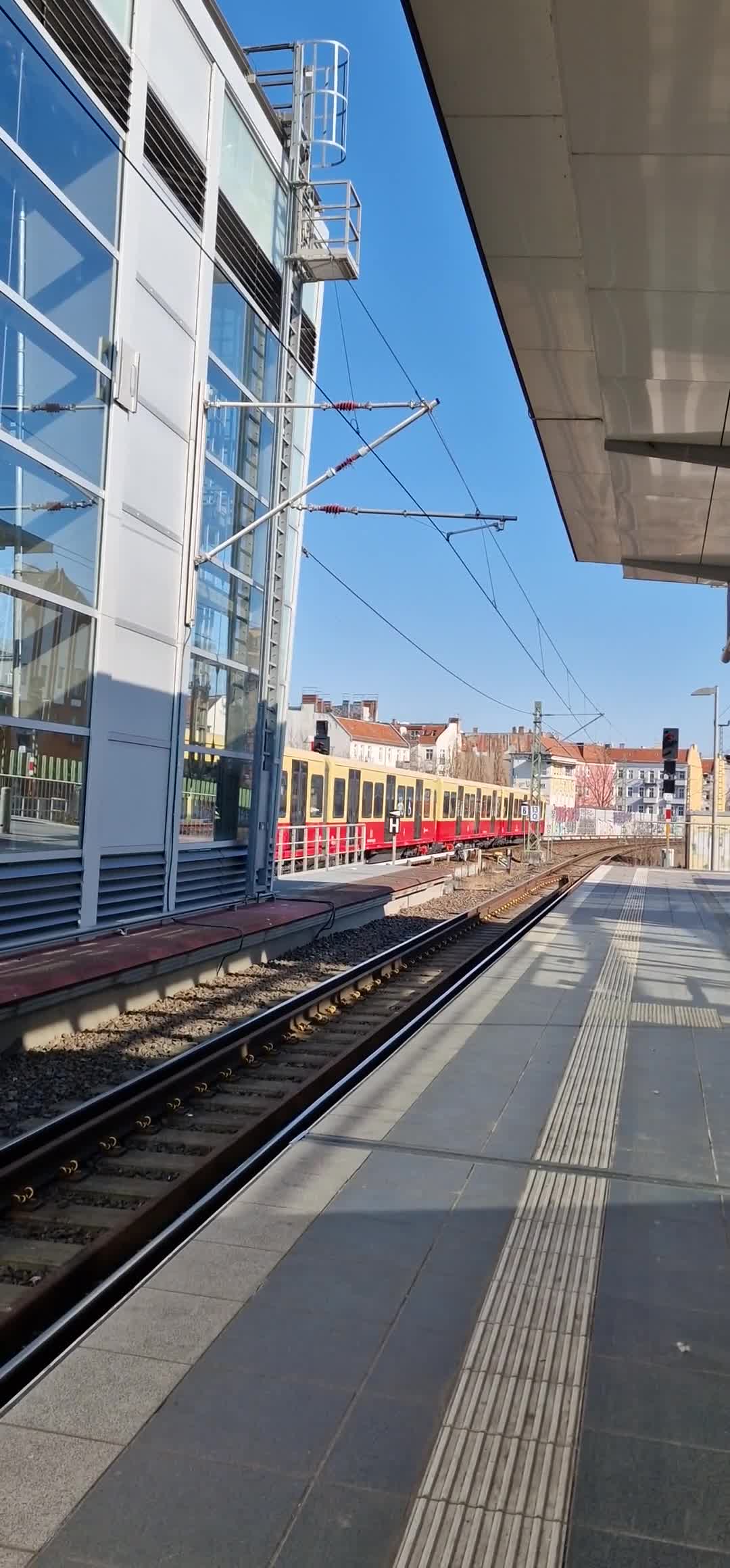 [Video] On the way to the Airport #FEX

#Berlin #Germany #photography #BerlinPhotography #photooftheday #city #travel #urbanlife #UrbanPhotography