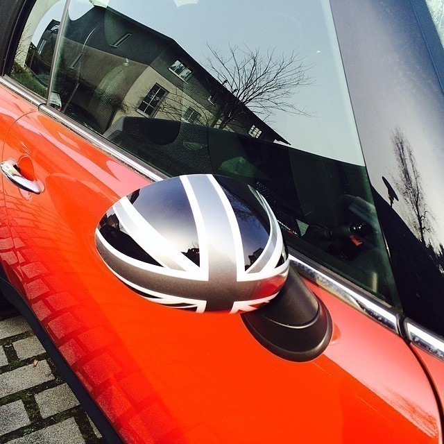I bimped my car: new mirror cover :) #mini