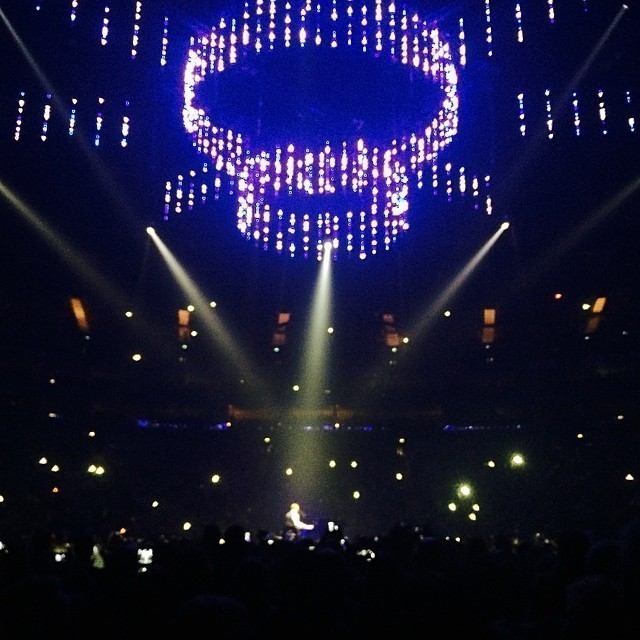 One man and a piano in the middle of 16.000 people. Amazing. #garybarlow