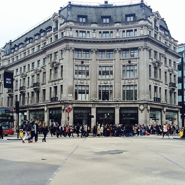 Will they succeed in making this London’s Shibuya crossing? #piccadillycircus