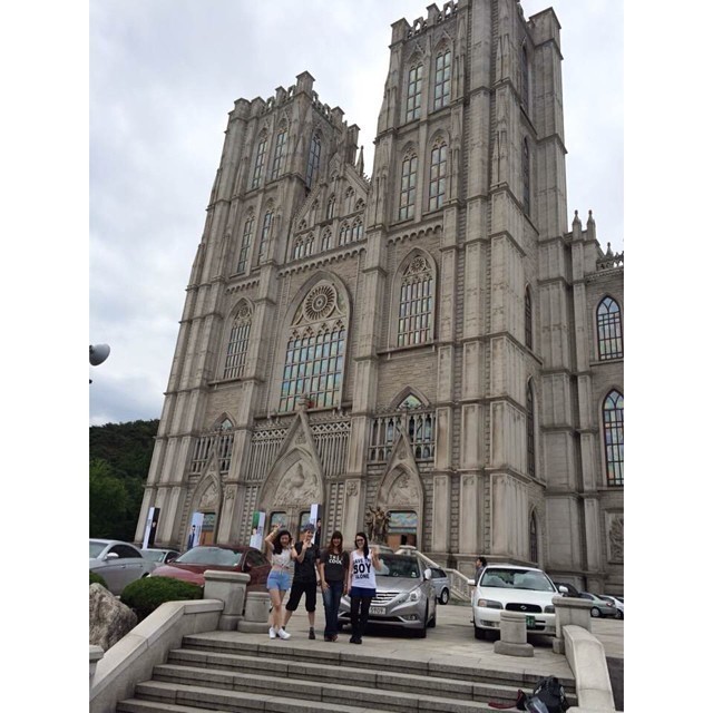 Fun girls being crazy in #seoul. Kyung Hee University. Amazing building.