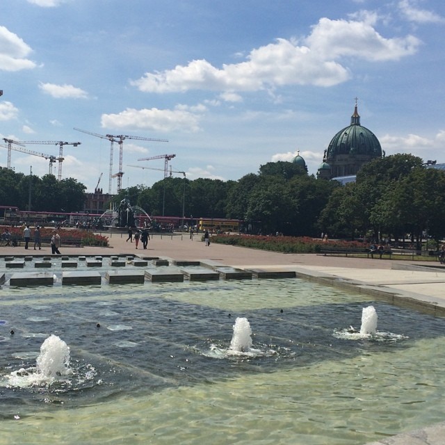 Lunch time view. The dome. Water fountains. Sunshine. #berlin