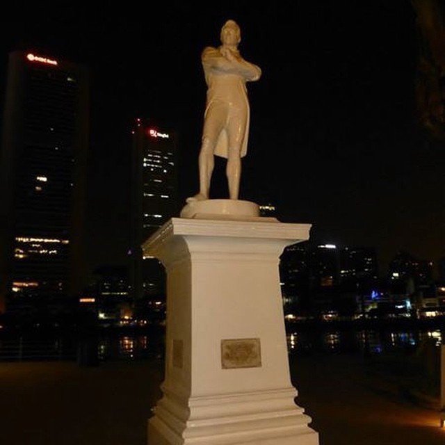 Some more #Singapore impressions. Sir Raffle landing site.