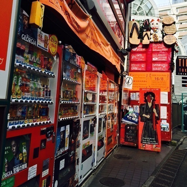 Alleyway in Tokyo. #Japan