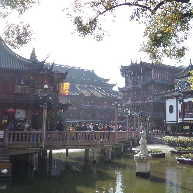 The famous tea house with the 9-zig (?) Bridge. #Shanghai