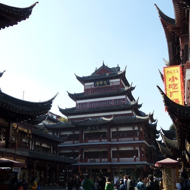 The former ancient city centre of Shanghai was destroyed but the Chinese recreated Ming and Qing styled buildings which now house modern shopping and food like McDonalds and Starbucks.