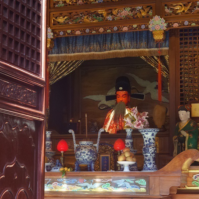 Looks like Guan Yu to me. A general from the Three Kingdom area who was deitified over the centuries. Temple of City Gods.