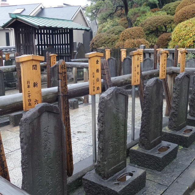 Sengakuji #Tokyo graves of the 47 ronin.