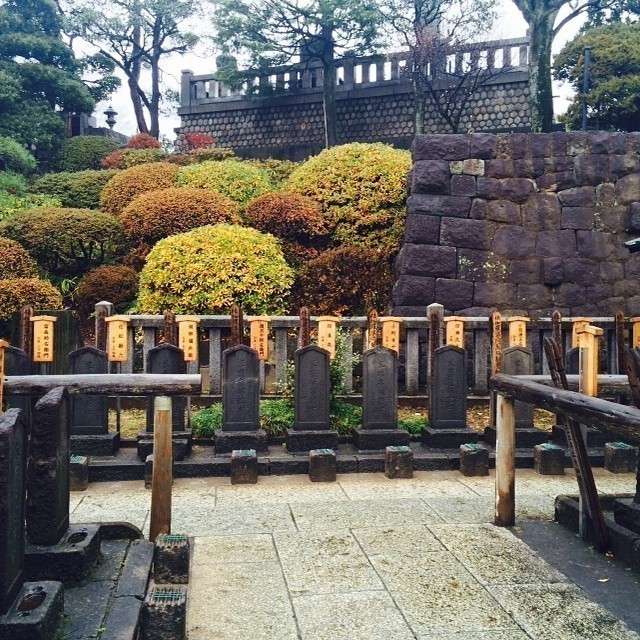 graves of the 47 ronin – Sengakuji #tokyo