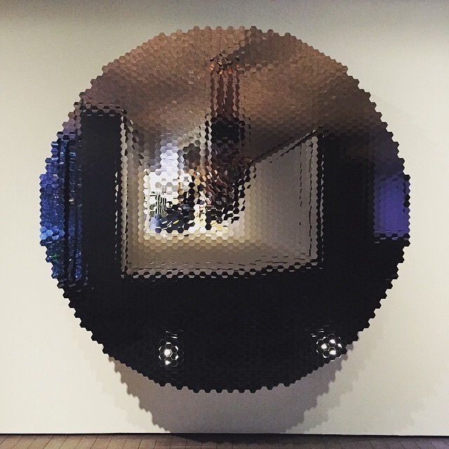 I was utterly fascinated by this Anish Kapoor Installation at Leeum. I kept playing with angles and light forever. ^^
