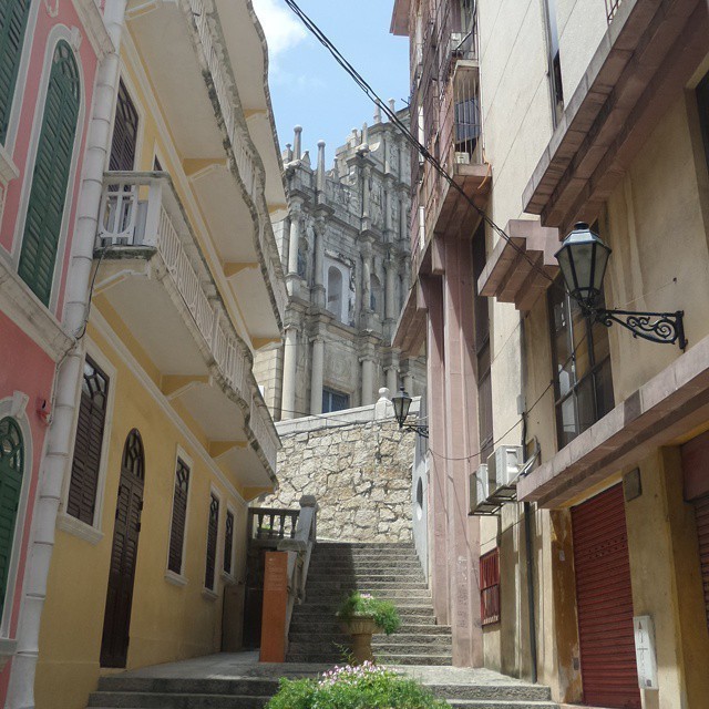 In the background the ruins of San Paulo