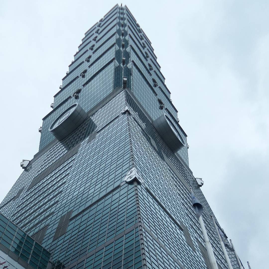 How to get this onto a photo? #Taipei101 tallest building in town.