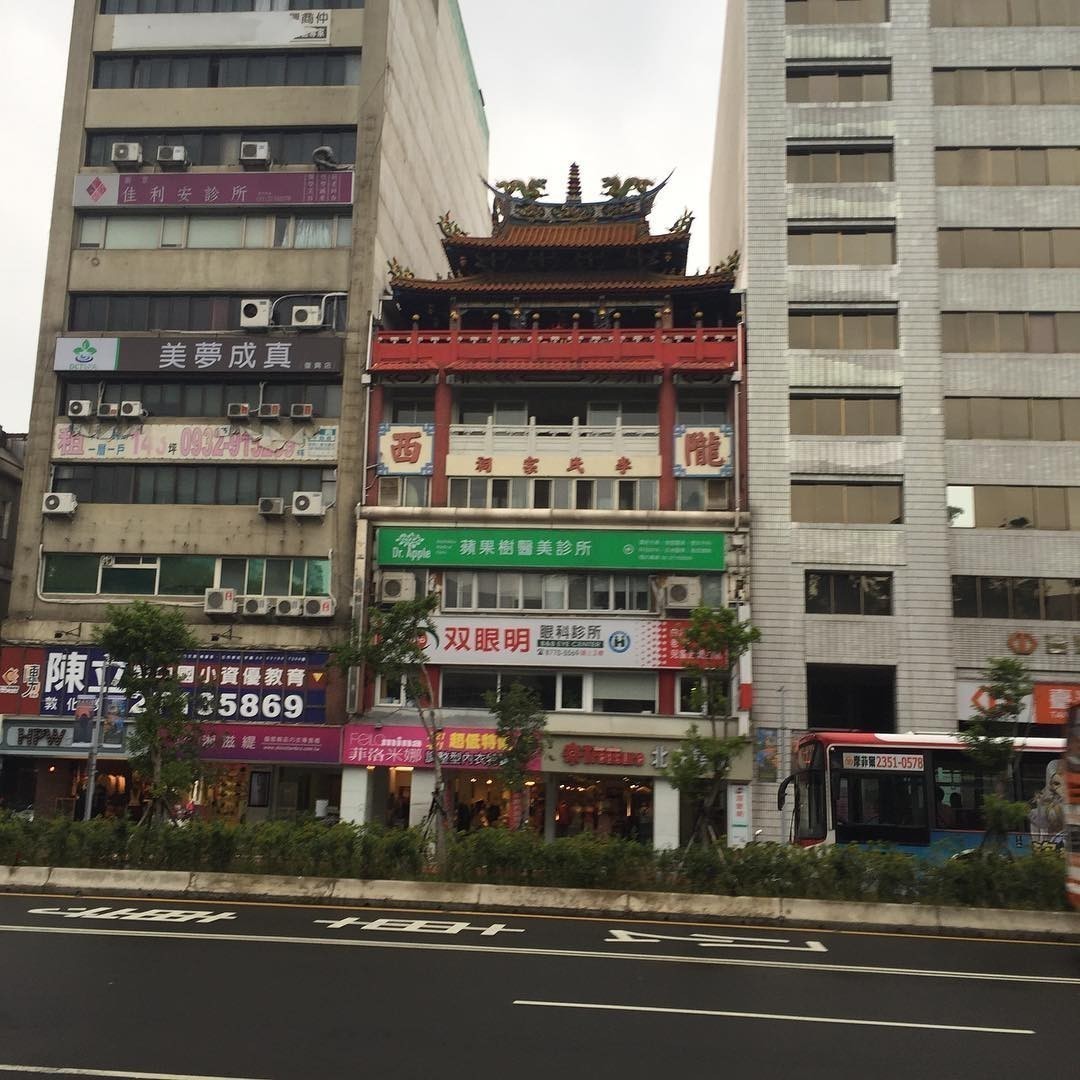 Temple on the top floor of an ordinary house. #taipei