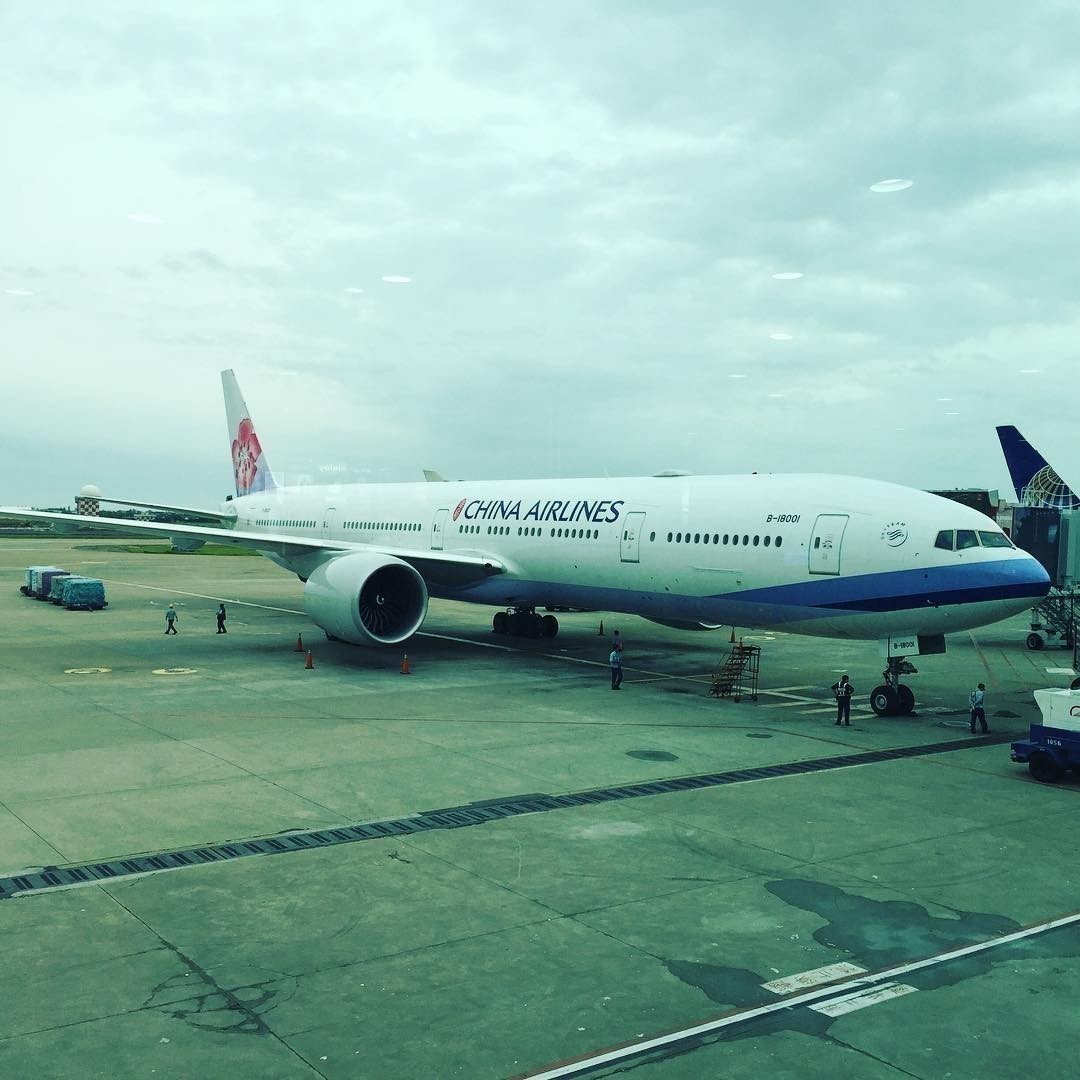 Plane has finally arrived. Hopefully take off soon: #Taipei >>