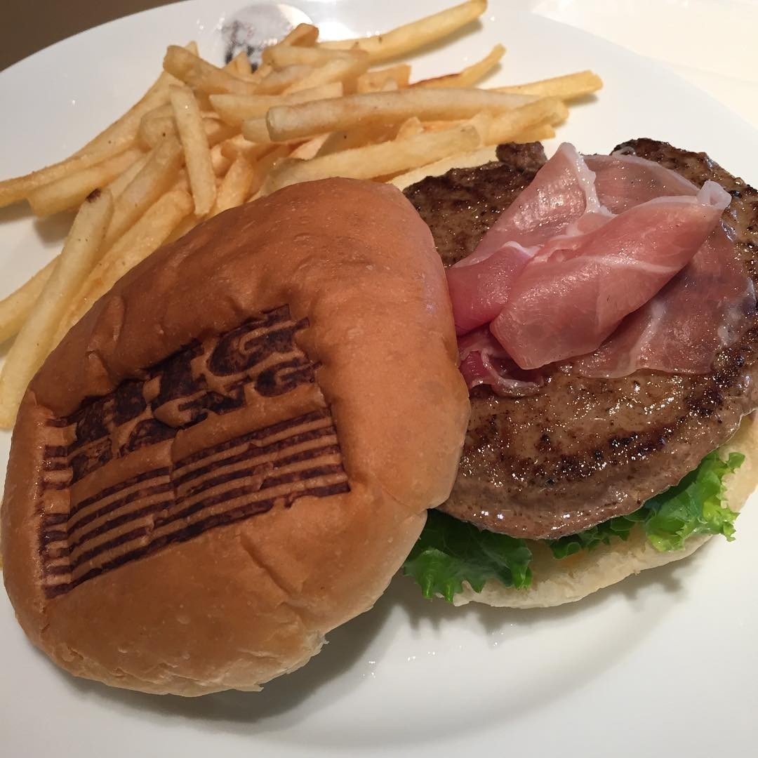 Crazy breakfast in #Tokyo. We couldn’t resist it. ㅋㅋㅋ