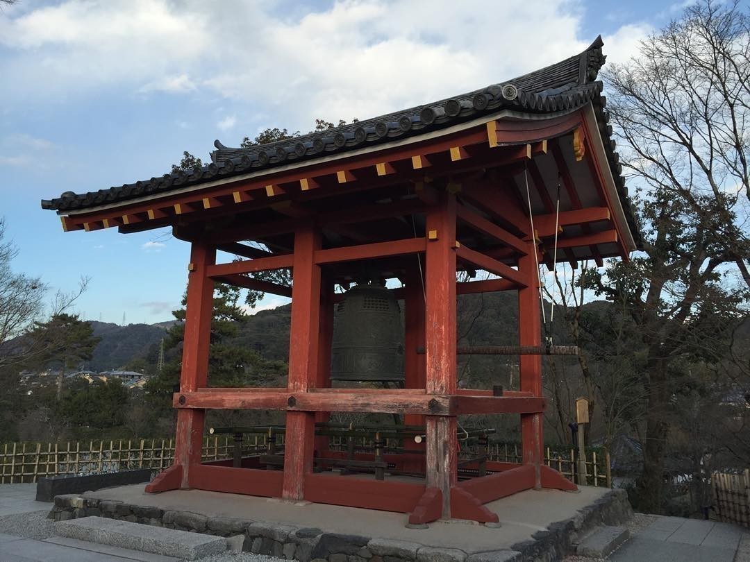 The bell. Here we are not allowed to ring it. In Hawaii we did ^^ #byodoin