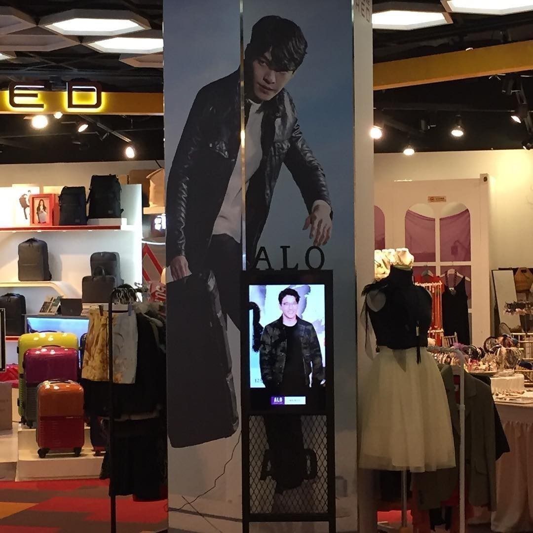 Korean Advertising always based on famous actors or Idols. In this case Kim Woo-Bin #Seoul