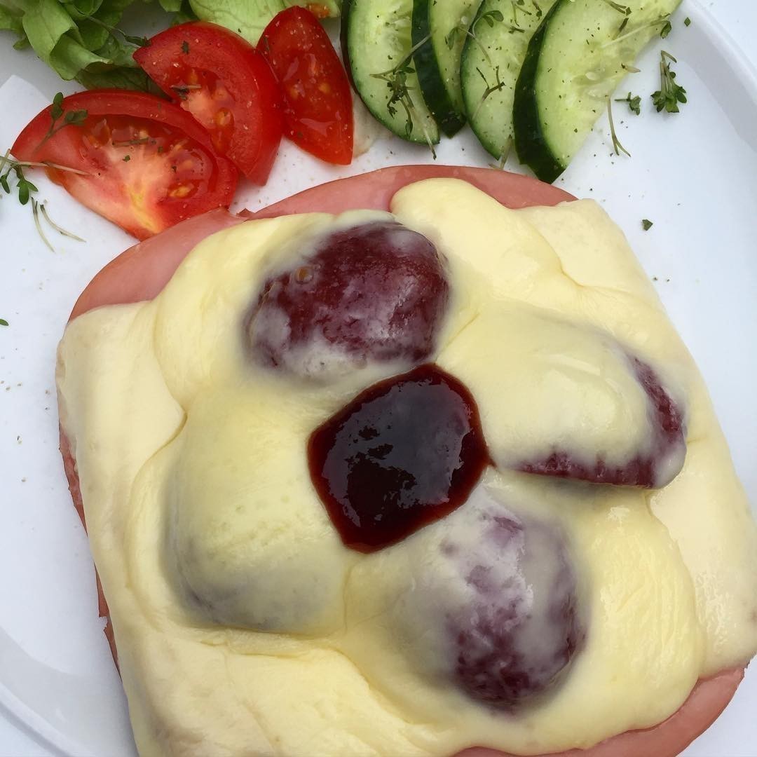 Moselle Toast with #Weinbergpfirsich – a local red peach.