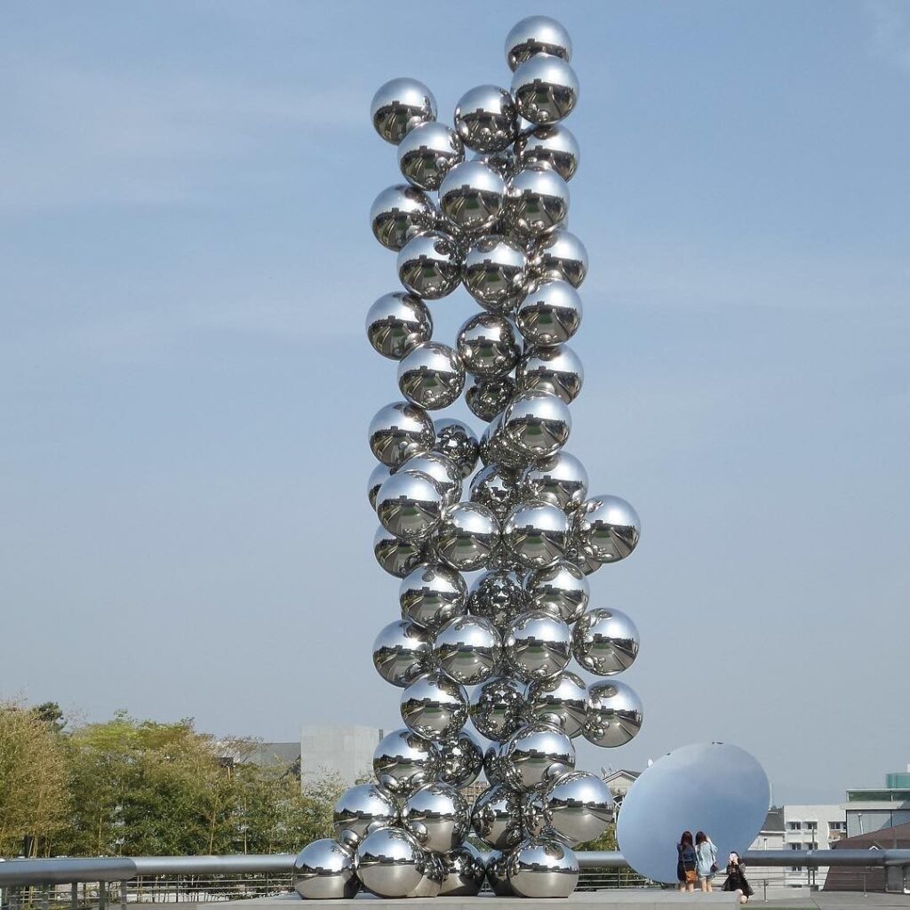 Thoroughly enjoyed my visit to Leeum Myseum of Modern Art last year. #modernart
